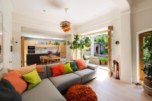 Kitchen family entertaining space - click for photo gallery